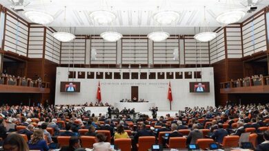 tbmm olaganustu toplandi meclis baskani kurtulmus gozlerimizin onunde bir halk katlediliyor sLOU2yvv
