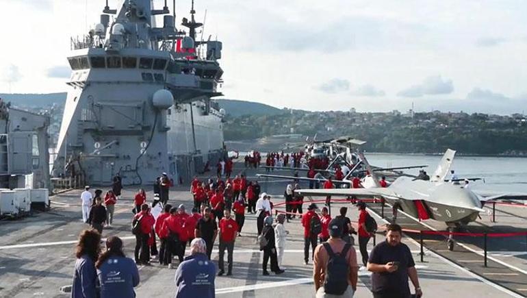 TCG Anadolu 'Mavi Vatan Boğaz Geçişi' için Sarayburnu'ndan demir aldı 4 tcg anadolu mavi vatan bogaz gecisi icin sarayburnundan demir aldi 2