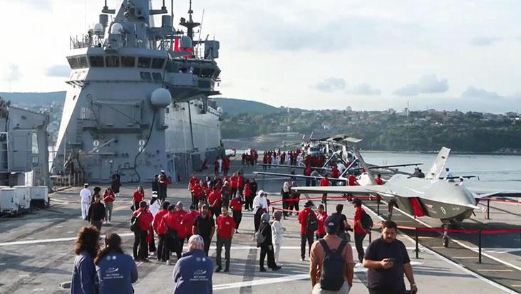 TCG Anadolu 'Mavi Vatan Boğaz Geçişi' için Sarayburnu'ndan demir aldı 1 tcg anadolu mavi vatan bogaz gecisi icin sarayburnundan demir aldi E2XPYvQ4