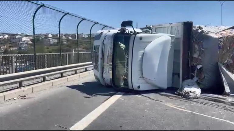 TEM'de kamyon devrildi, trafik yoğunluğu oluştu! 2 temde kamyon devrildi trafik yogunlugu olustu 0 Q68q41c1