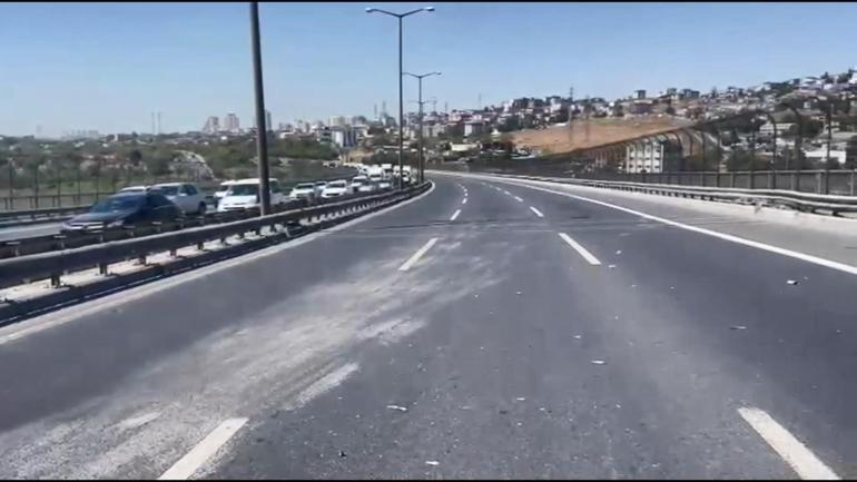 TEM'de kamyon devrildi, trafik yoğunluğu oluştu! 3 temde kamyon devrildi trafik yogunlugu olustu 1 aShsC5Fa