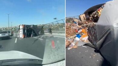 temde kamyon devrildi trafik yogunlugu olustu 8sPyIZH2