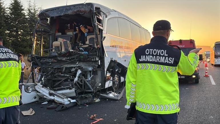 temde yolcu otobusu ile kamyon carpisti meyyit ve yaralilar var 0 dH4RtRFZ