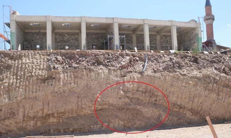 Temel kazısıda ortaya çıktı, şaşkına çevirdi: Afet değil, nimet 2 temel kazisida ortaya cikti saskina cevirdi afet degil nimet 0