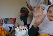torununun torununu gordu hatice nine 106nci yasini kutladi 5mMvheqR