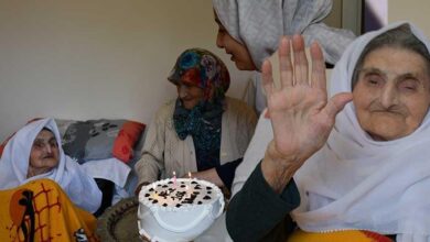 torununun torununu gordu hatice nine 106nci yasini kutladi 5mMvheqR