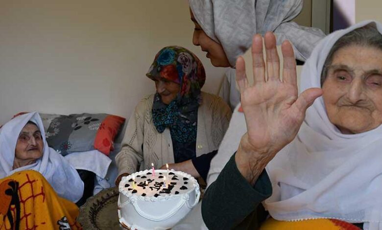Torununun torununu gördü! Hatice nine 106’ncı yaşını kutladı 1 torununun torununu gordu hatice nine 106nci yasini kutladi 5mMvheqR
