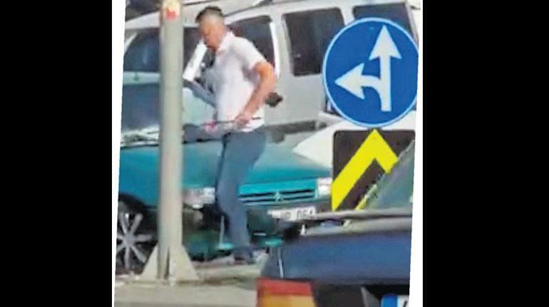 Trafikte ‘erkeklik’ gösterisi 2 trafikte erkeklik gosterisi 0 TWP4d1sz