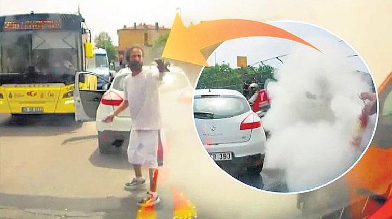 Trafikte ‘erkeklik’ gösterisi 3 trafikte erkeklik gosterisi 1 AYsGQwvr