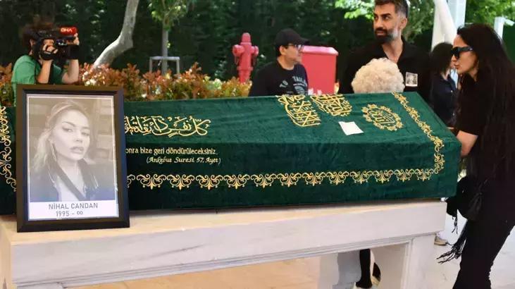 Vefat etmeden evvel attığı bildiri ortaya çıktı! Nihal Candan annesinden helallik istemiş 3 vefat etmeden evvel attigi bildiri ortaya cikti nihal candan annesinden helallik istemis 1 tWXMz5Dr