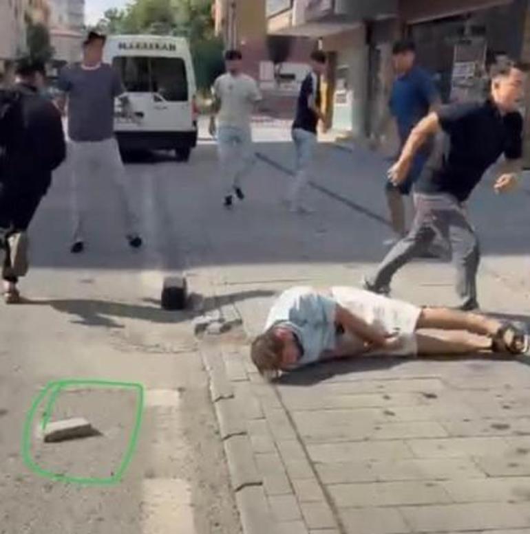 Yer: Kayseri... Sokakta arbede ettiler, bir kişiyi taşla bayılttılar 3 yer kayseri sokakta arbede ettiler bir kisiyi tasla bayilttilar 1 j8AGLgkU
