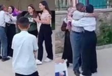 yks cikisinda babasi cicekle karsilamisti cimen hayalindeki kisma yerlesti Fix9suYb