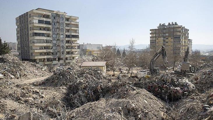 Zelzelede 96 kişinin öldüğü Ebrar Sitesi Güvenç Apartmanı'na ait 16 belediye çalışanına dava 1 zelzelede 96 kisinin oldugu ebrar sitesi guvenc apartmanina ait 16 belediye calisanina dava GGcb7pFZ