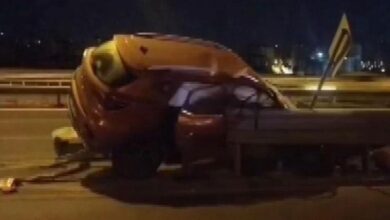 atasehirde feci kaza araba bariyere carpti 1i agir 3 yarali LyqsOdhS