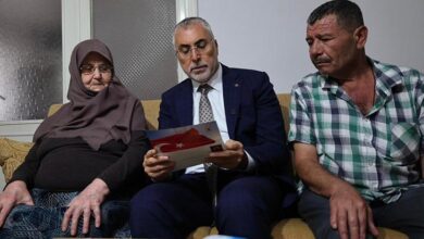 bakan isikhan sehit ailesini ziyaretinde cumhurbaskani erdoganin terorsuz turkiye mektubunu okudu qHGh4gxh