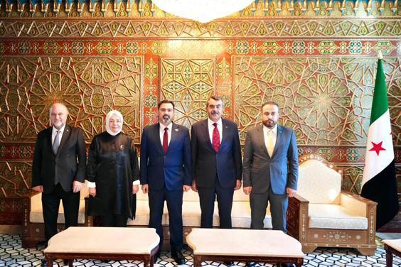 Bakan Tekin, Şam'da Suriyeli mevkidaşlarıyla bir ortaya geldi 4 bakan tekin samda suriyeli mevkidaslariyla bir ortaya geldi 2 ieEJdD9p