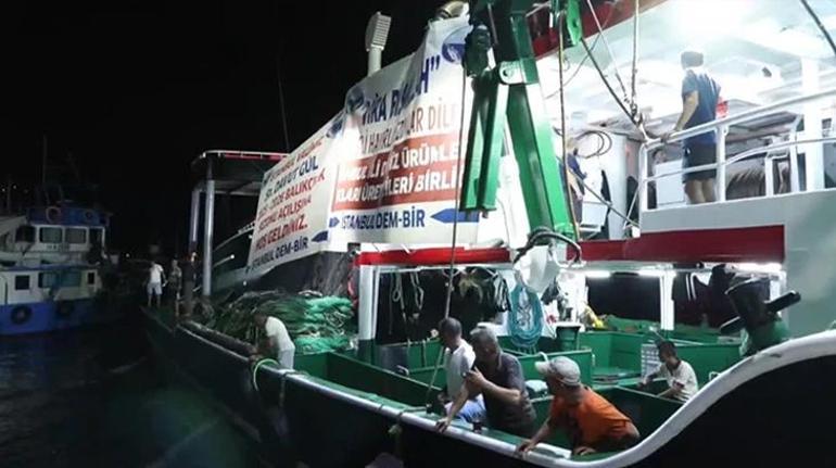 Balıkçılar 'Vira Bismillah' diyerek denize açıldı 3 balikcilar vira bismillah diyerek denize acildi 1 ydXZ9YlX