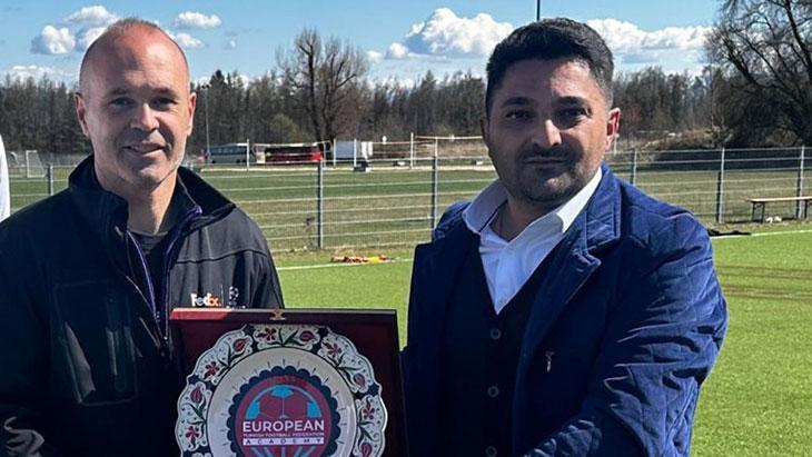 Barcelona efsanesi Andres Iniesta'dan ETFA Academy'yi ziyareti 1 barcelona efsanesi andres iniestadan etfa academyyi ziyareti