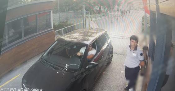 Boğaziçi yerleşkesindeki dehşette yeni görüntü! Hilal'in katili hiç aranmadan iki kere yerleşkeye girmiş 8 bogazici yerleskesindeki dehsette yeni goruntu hilalin katili hic aranmadan iki kere yerleskeye girmis 6