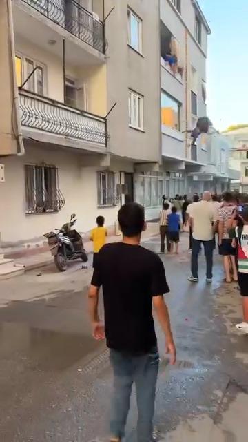 Bursa'da can pazarı: Yangından kaçmak için 3. kattan atladılar 7 bursada can pazari yangindan kacmak icin 3 kattan atladilar 5