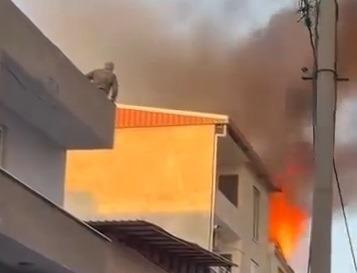 Bursa'da can pazarı: Yangından kaçmak için 3. kattan atladılar 9 bursada can pazari yangindan kacmak icin 3 kattan atladilar 7 eKRdPSLH