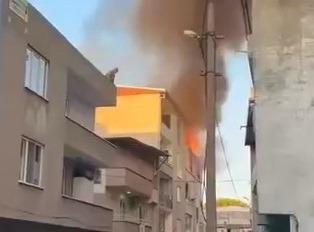 Bursa'da can pazarı: Yangından kaçmak için 3. kattan atladılar 10 bursada can pazari yangindan kacmak icin 3 kattan atladilar 8 OQU9h3pj
