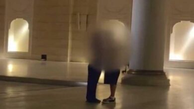 camlica camiinde uygunsuz hareketlerde bulunan 2 turist hakkinda karar hHCDROqQ