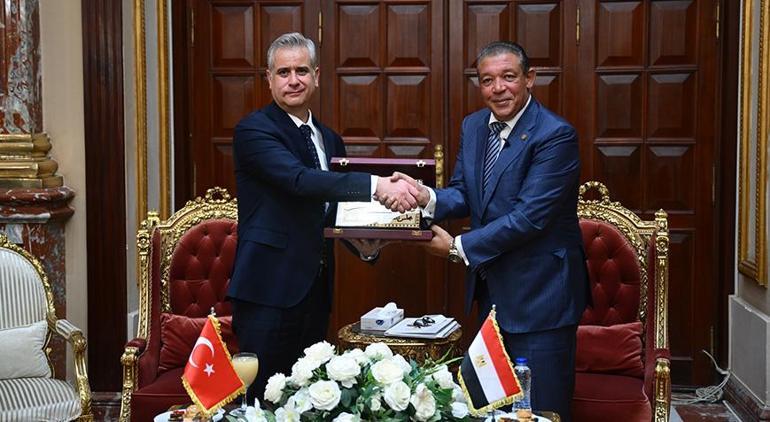 Cumhur İttifakı heyeti, Refah Hudut Kapısı'nı ziyaret etti: Tüm ablukalar kaldırılmalıdır 3 cumhur ittifaki heyeti refah hudut kapisini ziyaret etti tum ablukalar kaldirilmalidir 1 pY7GDKvt