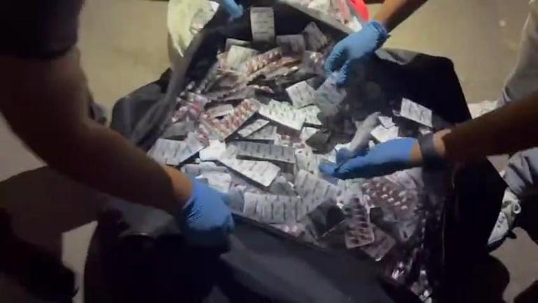 Diyarbakır’da 34 bin uyuşturucu hap ile 2 kilo kokain ele geçirildi 2 diyarbakirda 34 bin uyusturucu hap ile 2 kilo kokain ele gecirildi 0 Iq34zFwC