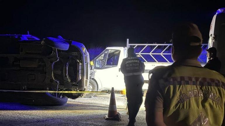 diyarbakirda feci kaza kamyonetler carpisti 2 meyyit 1 yarali 0 qEhEu93W