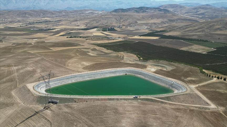 Elma bahçelerinde kuraklığa karşı havuzlu tedbir