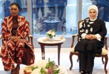 emine erdogan gabon cumhurbaskaninin esi nguema ile gorustu 5M6GQddt