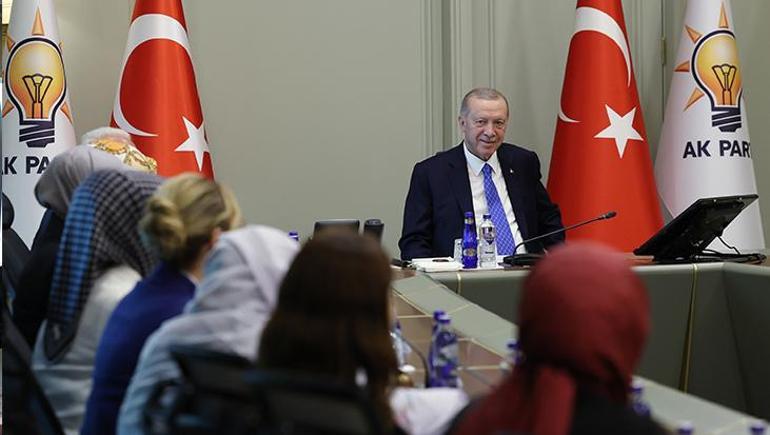 Erdoğan, AK Parti’li bayan belediye liderlerini kabul etti 2 erdogan ak partili bayan belediye liderlerini kabul etti 0 LqmiL1TA