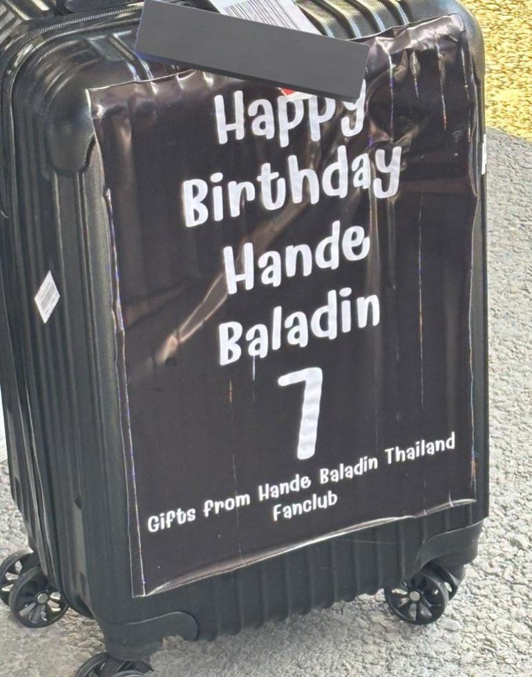 filenin sultanlarinda hande baladinin bavulu dikkat cekti 1 S5XA1Ieb
