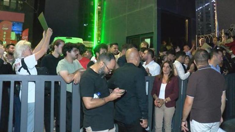 Gürsel Tekin, parti binasına geleceğini açıklamıştı! CHP İstanbul Vilayet Başkanlığı önünde hareketlilik başladı 2 gursel tekin parti binasina gelecegini aciklamisti chp istanbul vilayet baskanligi onunde hareketlilik basladi 0 WLd1bMif