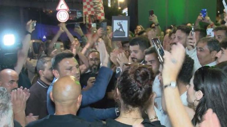 Gürsel Tekin, parti binasına geleceğini açıklamıştı! CHP İstanbul Vilayet Başkanlığı önünde hareketlilik başladı 6 gursel tekin parti binasina gelecegini aciklamisti chp istanbul vilayet baskanligi onunde hareketlilik basladi 4 n1TdJlgl