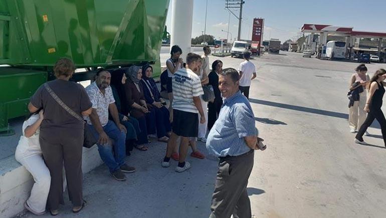İzmir-Adana seferi zahmete döndü! Mazotu biten otobüs yolda kalınca yolcular otostop çekti 2 izmir adana seferi zahmete dondu mazotu biten otobus yolda kalinca yolcular otostop cekti 0 U1ID9DtG