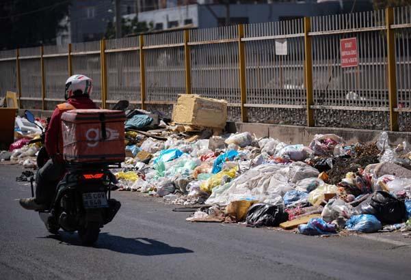İzmir Buca'da toplanmayan çöpler reaksiyona neden oluyor İzmir'de çöp krizi: Parklarda oturamıyoruz, sinekten durulmuyor 7 izmir bucada toplanmayan copler reaksiyona neden oluyor izmirde cop krizi parklarda oturamiyoruz sinekten durulmuyor 1NIEl8GS