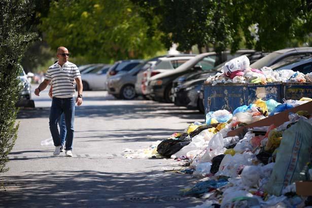 İzmir Buca'da toplanmayan çöpler reaksiyona neden oluyor İzmir'de çöp krizi: Parklarda oturamıyoruz, sinekten durulmuyor 17 izmir bucada toplanmayan copler reaksiyona neden oluyor izmirde cop krizi parklarda oturamiyoruz sinekten durulmuyor