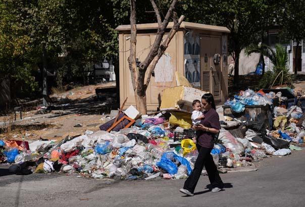 İzmir Buca'da toplanmayan çöpler reaksiyona neden oluyor İzmir'de çöp krizi: Parklarda oturamıyoruz, sinekten durulmuyor 11 izmir bucada toplanmayan copler reaksiyona neden oluyor izmirde cop krizi parklarda oturamiyoruz sinekten durulmuyor