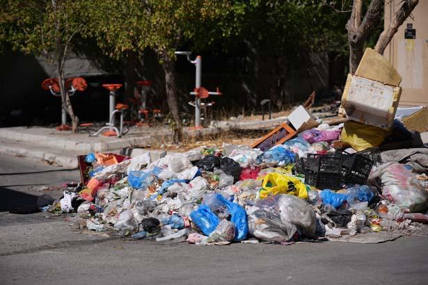 İzmir Buca'da toplanmayan çöpler reaksiyona neden oluyor İzmir'de çöp krizi: Parklarda oturamıyoruz, sinekten durulmuyor 14 izmir bucada toplanmayan copler reaksiyona neden oluyor izmirde cop krizi parklarda oturamiyoruz sinekten durulmuyor Z5CvKPrS