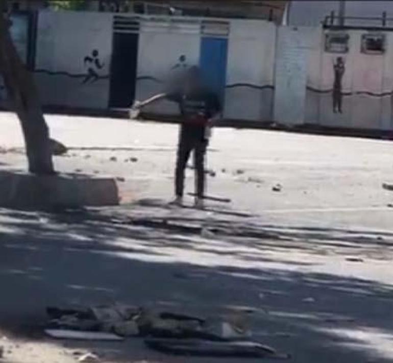 izmirde okul bahcesinde skandal goruntu kimlikleri tespit edildi 0 9M7NKCIC