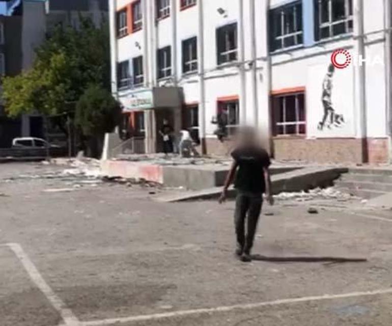 izmirde okul bahcesinde skandal goruntu kimlikleri tespit edildi 1 crvSAU6j