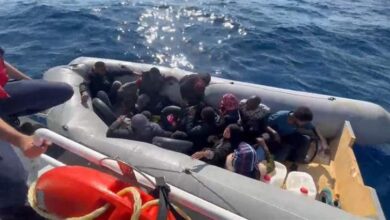 izmirde sistemsiz gocmenler yakalandi 17si cocuk 41 kisi karaya cikarildi 9LAB2UIS
