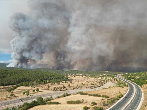 Kastamonu’da bir noktada daha orman yangını çıktı! Takımların havadan ve karadan müdahalesi sürüyor 7 kastamonuda bir noktada daha orman yangini cikti takimlarin havadan ve karadan mudahalesi suruyor 5