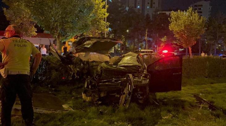 Kayseri'de müthiş kaza! Araba tramvay yoluna uçtu hurdaya döndü 2 kayseride muthis kaza araba tramvay yoluna uctu hurdaya dondu 0 IfVSSlN1