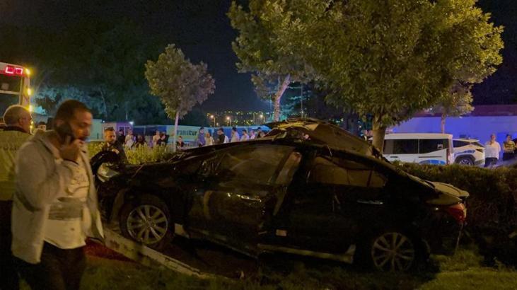 Kayseri'de müthiş kaza! Araba tramvay yoluna uçtu hurdaya döndü 7 kayseride muthis kaza araba tramvay yoluna uctu hurdaya dondu 5 ZFlcTTOw