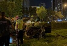 kayseride muthis kaza araba tramvay yoluna uctu hurdaya dondu RkjiO7bS