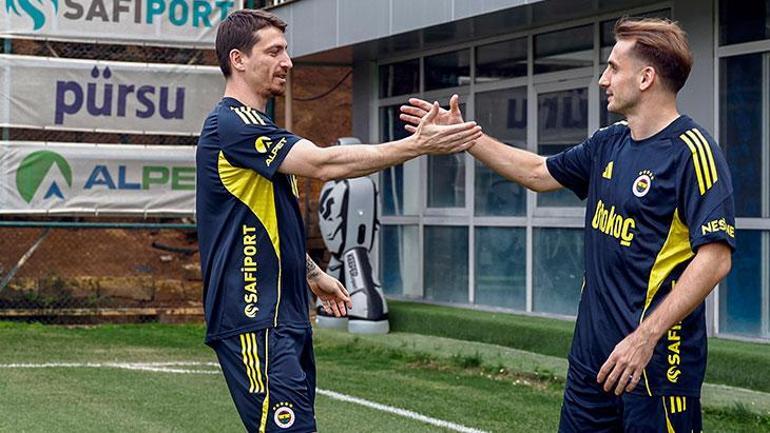 Kerem Aktürkoğlu Fenerbahçe ile birinci idmanında! Mert Hakan ile yan yana geldiler 3 kerem akturkoglu fenerbahce ile birinci idmaninda mert hakan ile yan yana geldiler 1 YDXdFdr8