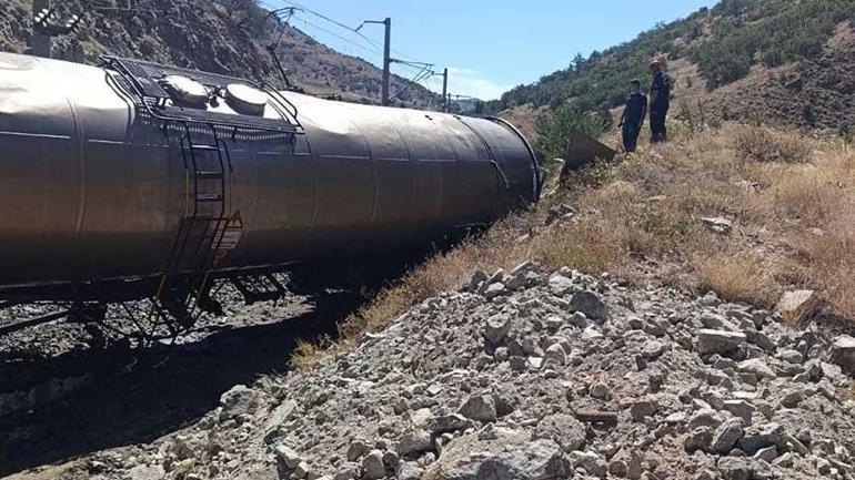 Malatya'da iki yük treni baş başa çarpıştı 2 malatyada iki yuk treni bas basa carpisti 0 LSgNPlik